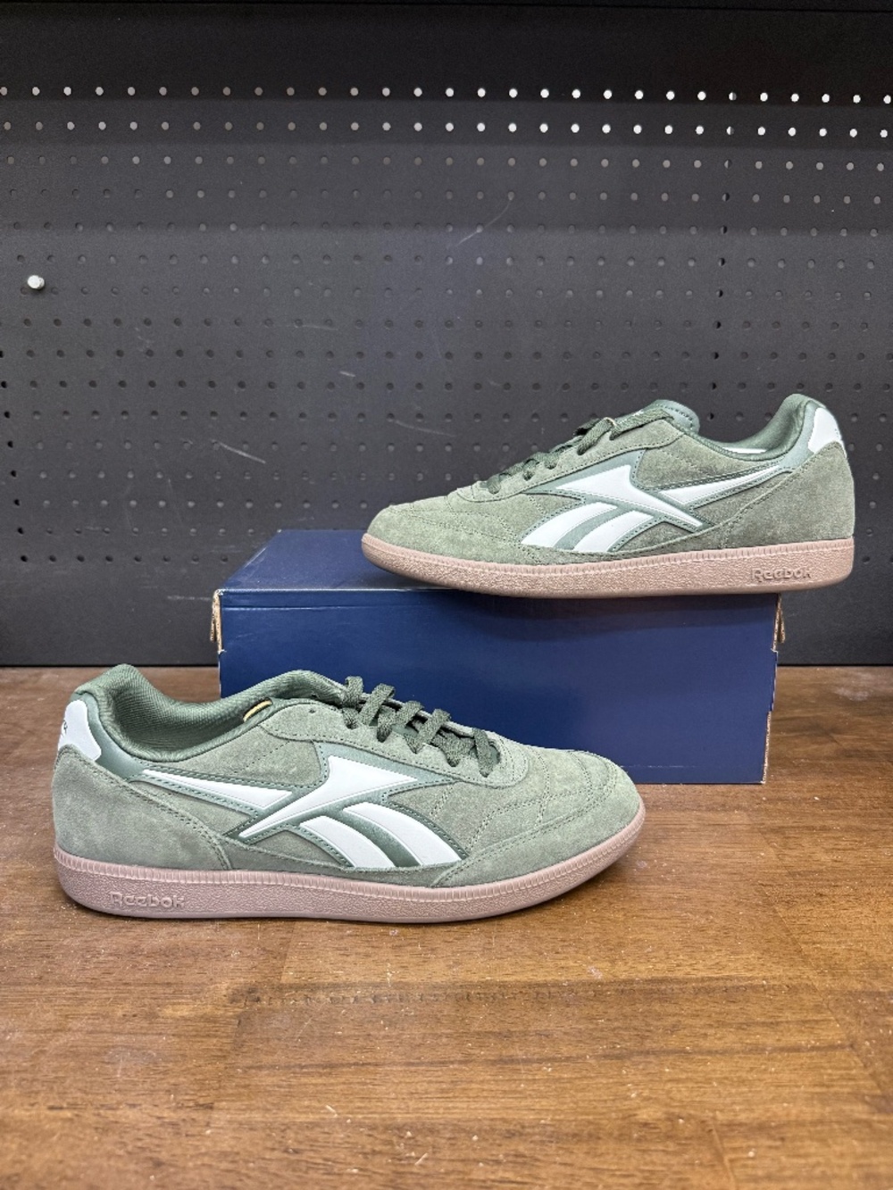 New W/O Box! Men's Reebok Finale 'Escape Green' Olive White Classic Sneakers